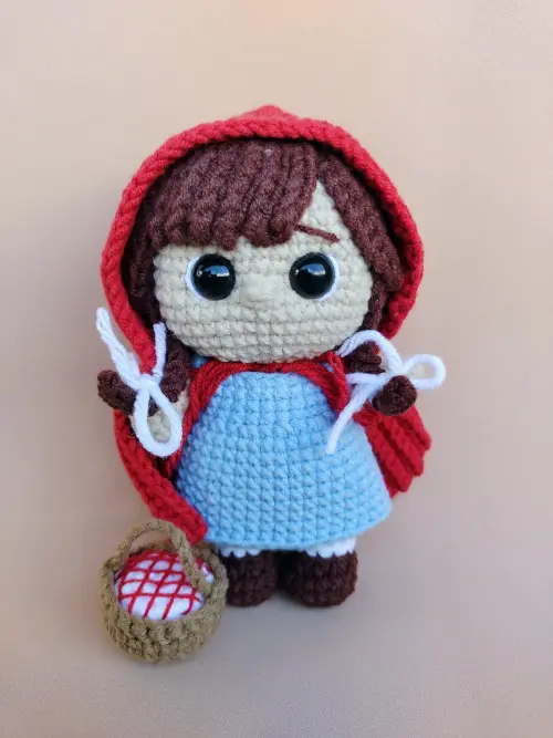 Chapeuzinho Vermelho Amigurumi - Boneca de crochê artesanal
