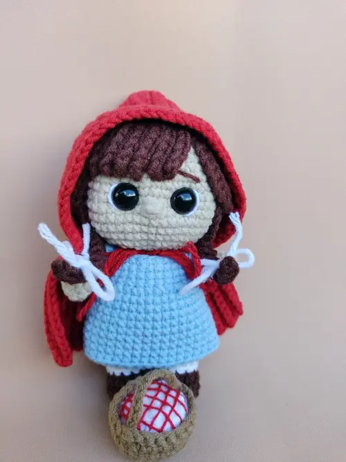 Chapeuzinho Vermelho Amigurumi - Boneca de crochê artesanal