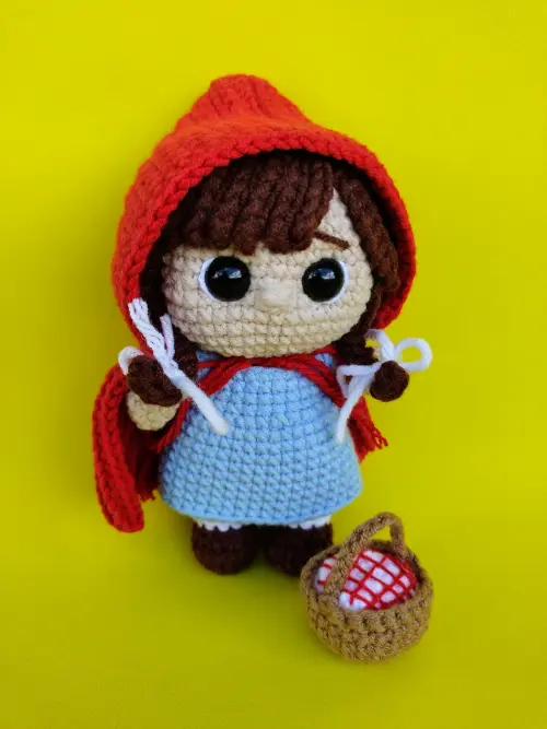 Chapeuzinho Vermelho Amigurumi - Boneca de crochê artesanal