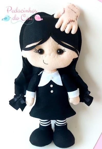 Boneca Wandinha para Decoração