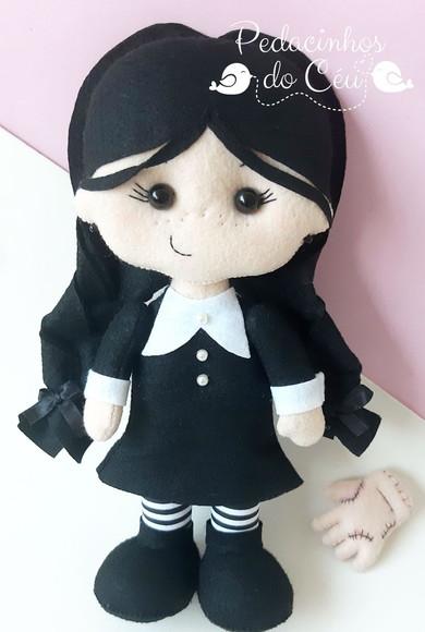 Boneca Wandinha para Decoração