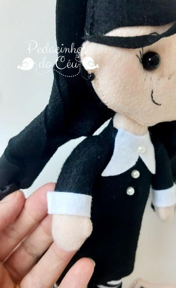 Boneca Wandinha para Decoração