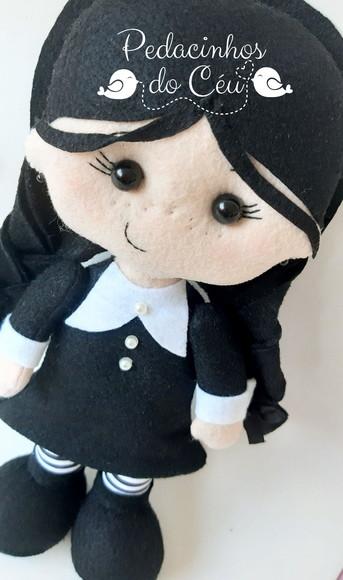 Boneca Wandinha para Decoração