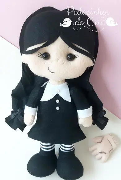 Boneca Wandinha para Decoração