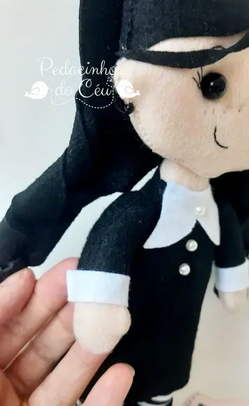 Boneca Wandinha para Decoração
