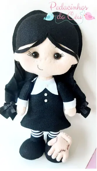 Boneca Wandinha para Decoração