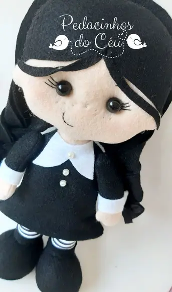 Boneca Wandinha para Decoração