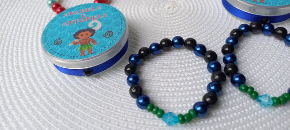 20 Lembrancinha Moana e Maui Pulseira + Caixinha