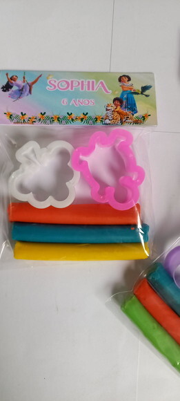 Lembracinha Kit Massinha e Cortador Forminha Todos os Temas