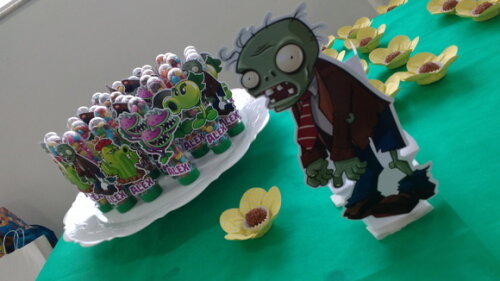 15 Tubete Plant Vs. Zombie