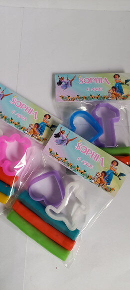 Lembracinha Kit Massinha e Cortador Forminha Todos os Temas