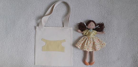 Bolsa canguru e Boneca Amiguinha