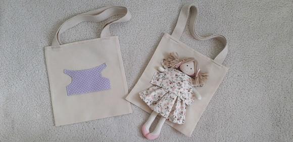 Bolsa canguru e Boneca Amiguinha