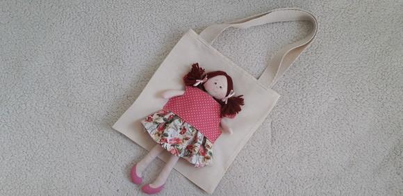 Bolsa canguru e Boneca Amiguinha