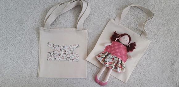 Bolsa canguru e Boneca Amiguinha