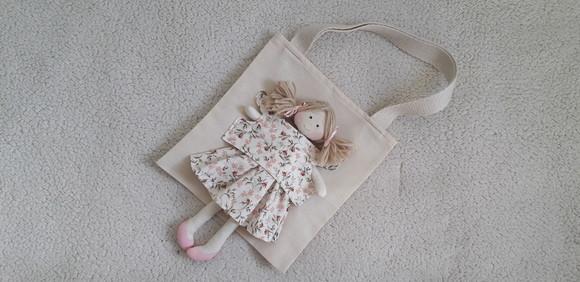 Bolsa canguru e Boneca Amiguinha