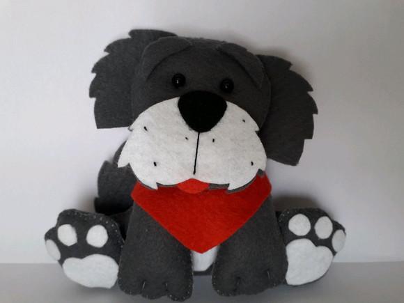 Cachorro em feltro