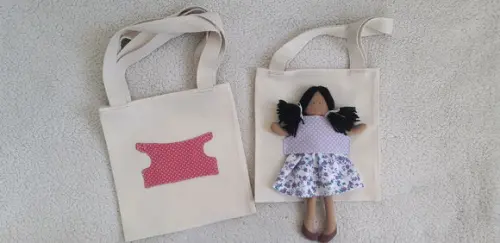 Bolsa canguru e Boneca Amiguinha