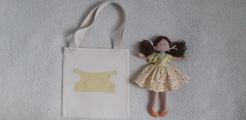 Bolsa canguru e Boneca Amiguinha