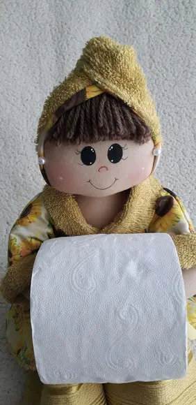 Boneca porta papel higienico