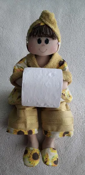 Boneca porta papel higienico