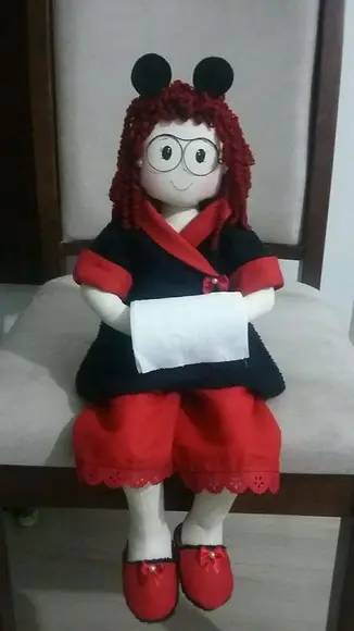 Boneca porta papel higiênico