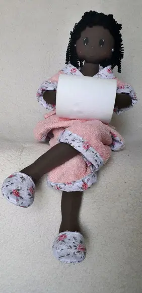 Boneca porta papel higiênico - Negra