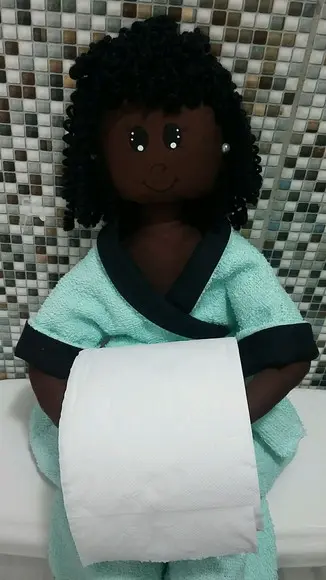 Boneca porta papel higiênico - Negra
