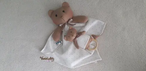 Naninha e chocalho Urso