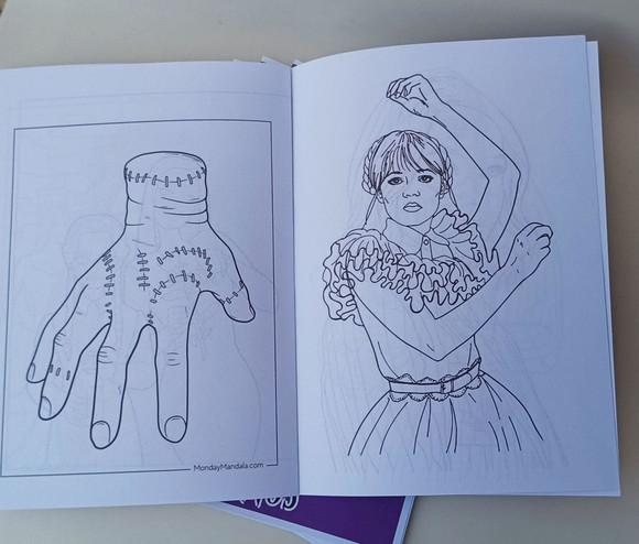 Livrinho de Colorir Wandinha