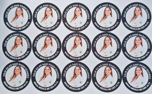 Adesivo para Formatura Medicina - 6x6cm - Kit 60 Unidades