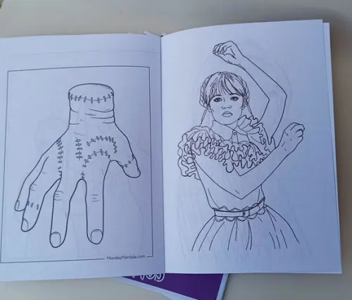 Livrinho de Colorir Wandinha