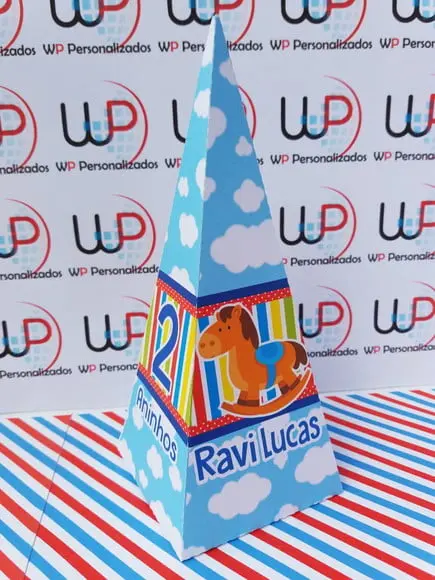 Caixa Pirâmide Brinquedos