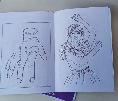 Livrinho de Colorir Wandinha