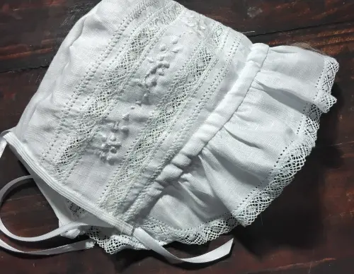 Toucas de cambraia, linho ou lese