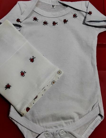 Body com Fraldinha e Necessaire 011