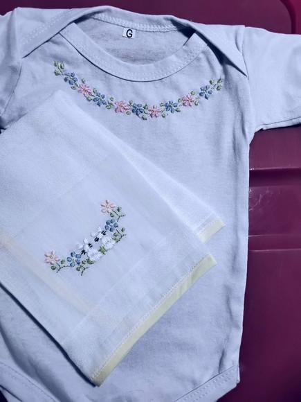 Body com Fraldinha e Necessaire 010