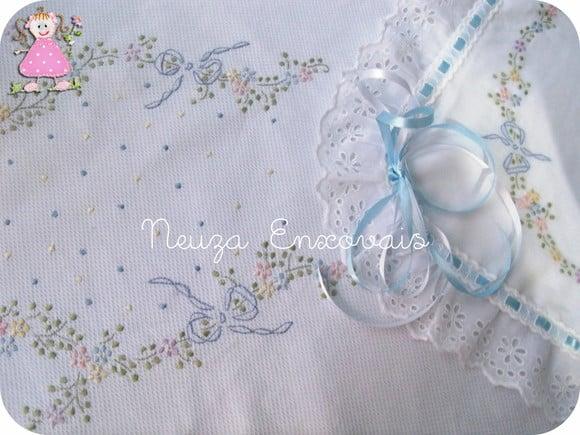 Manta de Fustão - Flores Coloridas e Poás