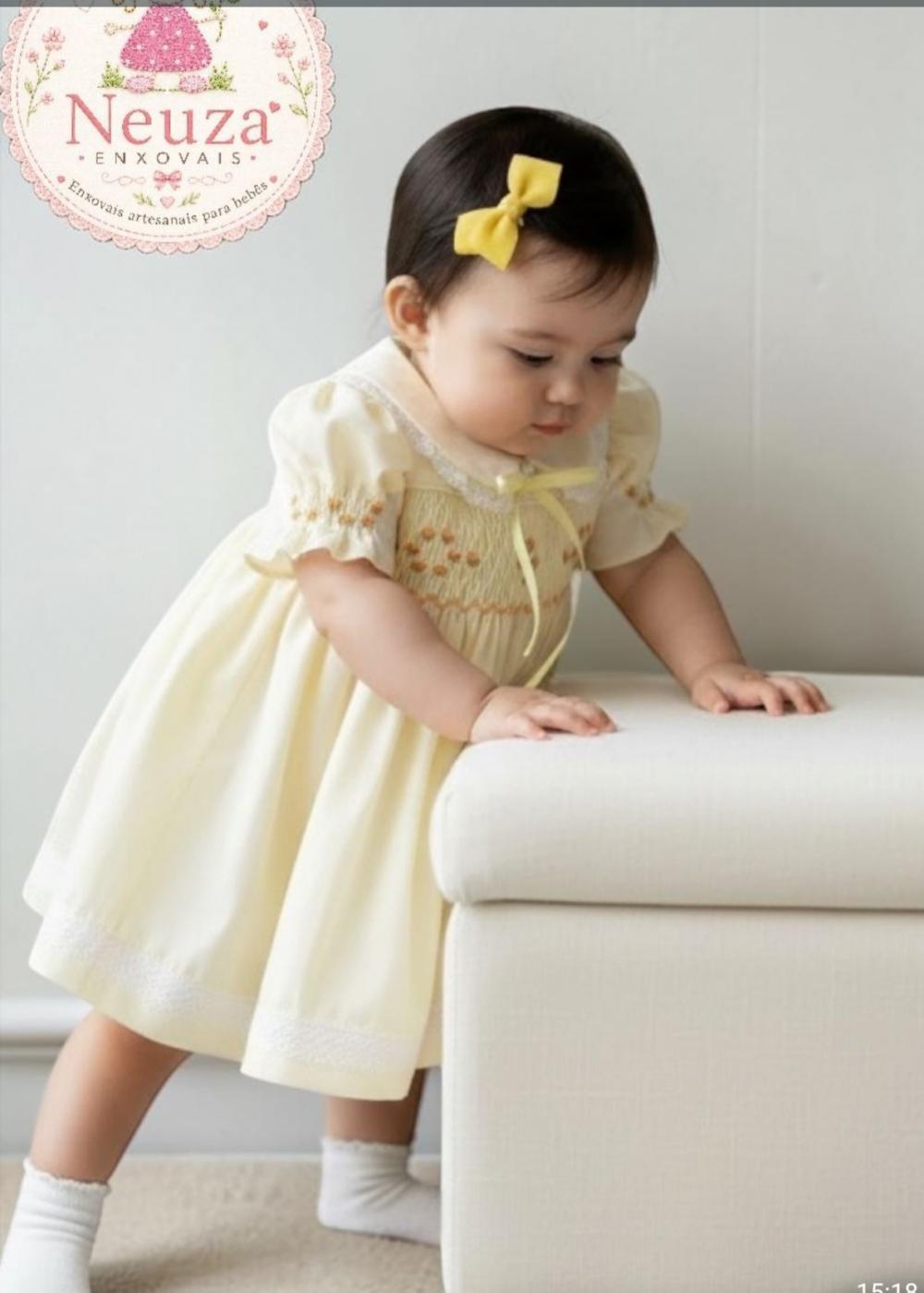 Vestido de Fustão Amarelo Bordado Casinha de Abelha 007