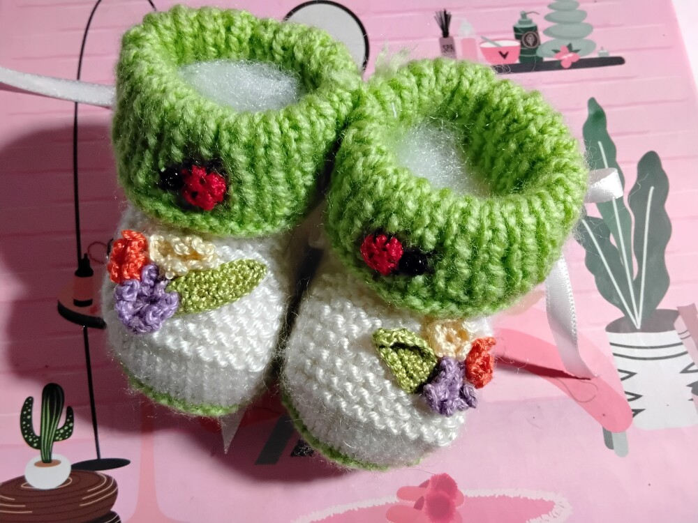 Sapatinho Detalhes em Verde 005