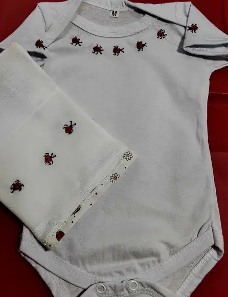 Body com Fraldinha e Necessaire 011