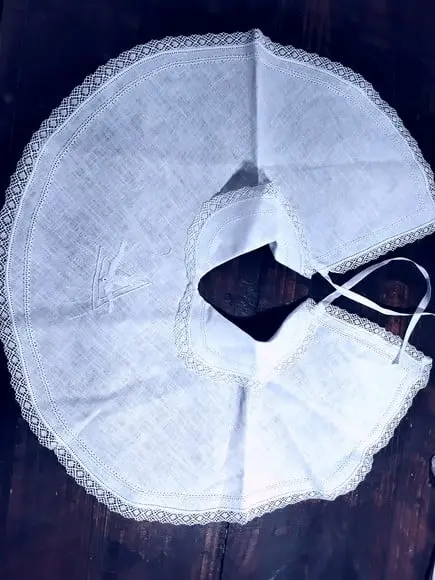 Capa de Batizado em Cambraia de Linho Bordada à Mão 014