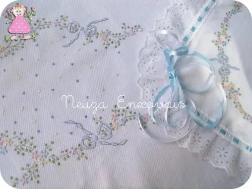 Manta de Fustão - Flores Coloridas e Poás