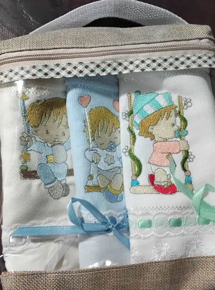 Necessaire com Toalhinhas de Mão 01