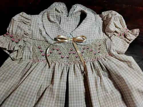 Vestido Xadrez de Nude Casinha de Abelha e Flores 009
