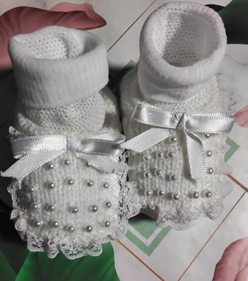 sapatinho de tricô branco com pérolas 023