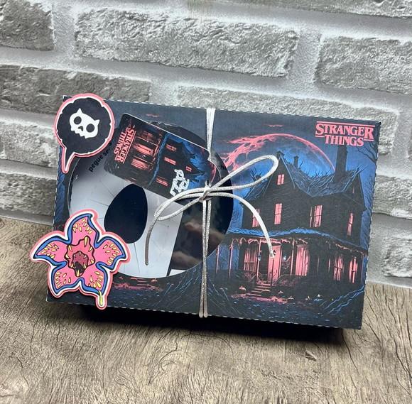 Caixa Kit Mini Confeiteiro Páscoa Stranger Things