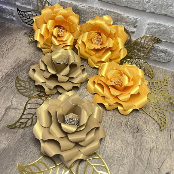 Flores de Papel para Decoração de Bolo Douradas
