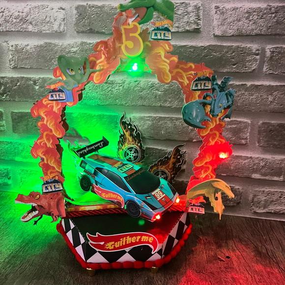 Topo de Bolo Hot Wheels Giratório Led com Movimento e Motor