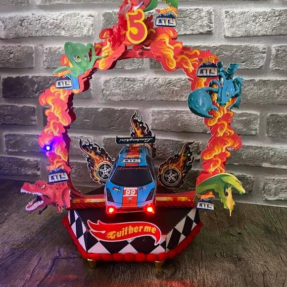 Topo de Bolo Hot Wheels Giratório Led com Movimento e Motor